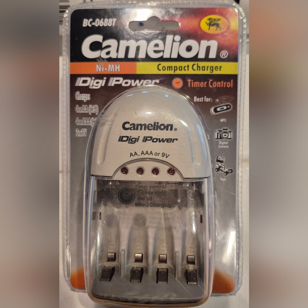 Camelion Plug In Compact Charger For AA, AAA and 9V Rechargeable Batteries